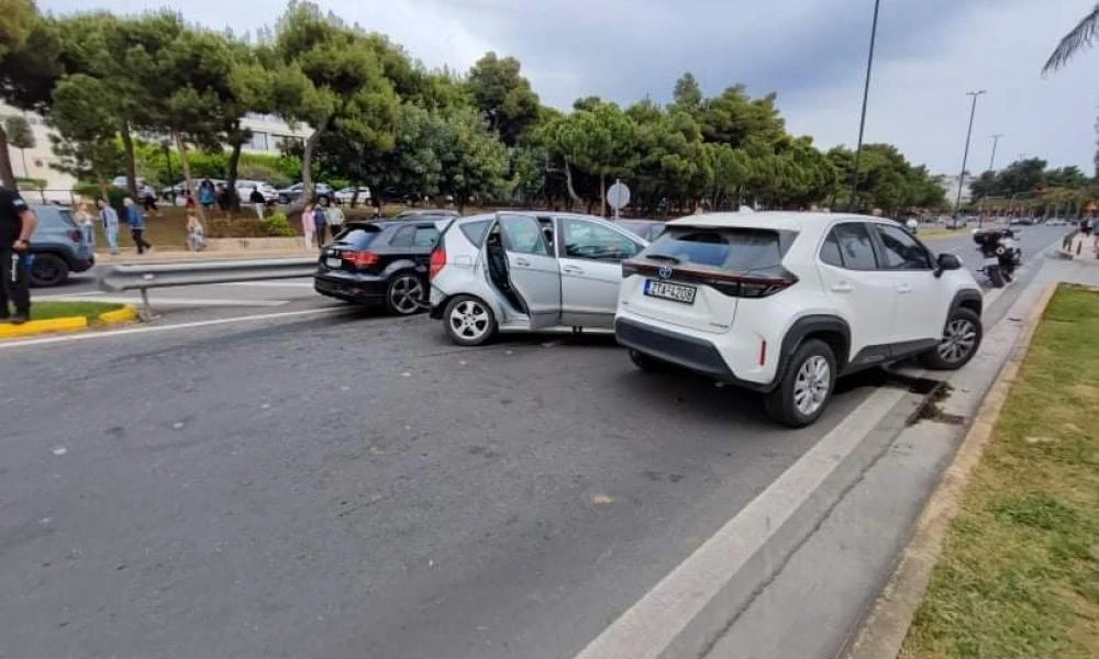 Βίντεο ντοκουμέντο από την καραμπόλα στην παραλιακή